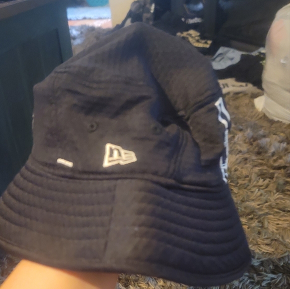 PITTSBURGH STEELERS NEW ERA SIDELINE TRAINING BLACK BUCKET HAT - Picture 2 of 7